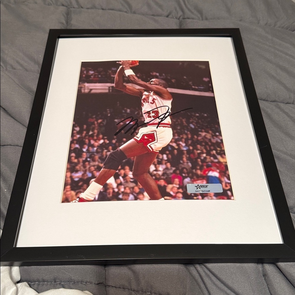 Michael Jordan  autographed 8x10 photo